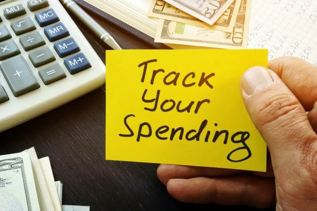 text saying track your spending to correctly budget 